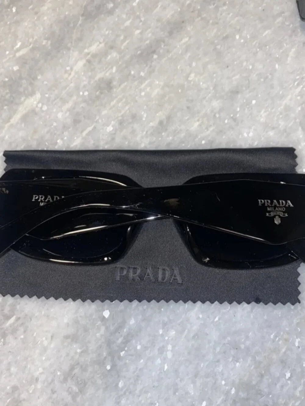 pradanew black new
